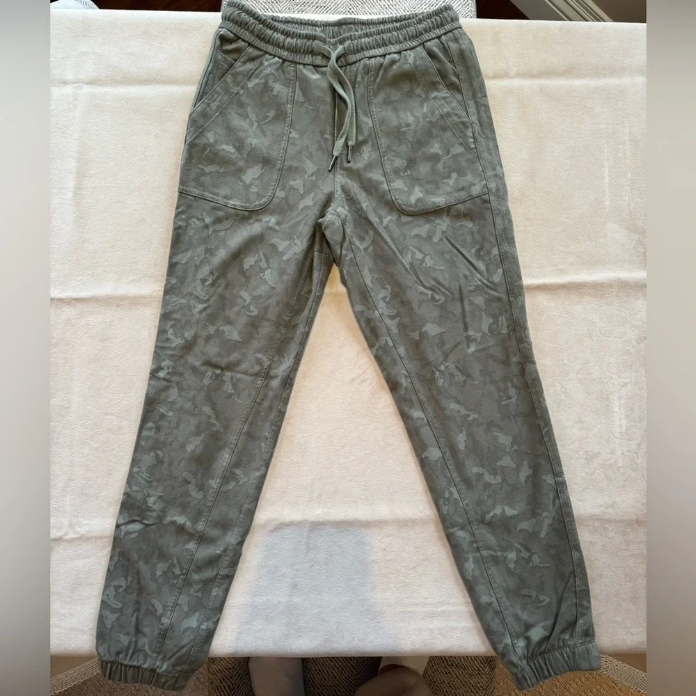 Athleta Farallon Stratum Green Camo Jogger - Picture 2 of 5